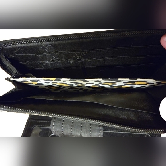 Vera Bradley “Go Wild” Black Quilted Turnlock RFID Wallet Leopard Print Rare - Picture 3 of 5